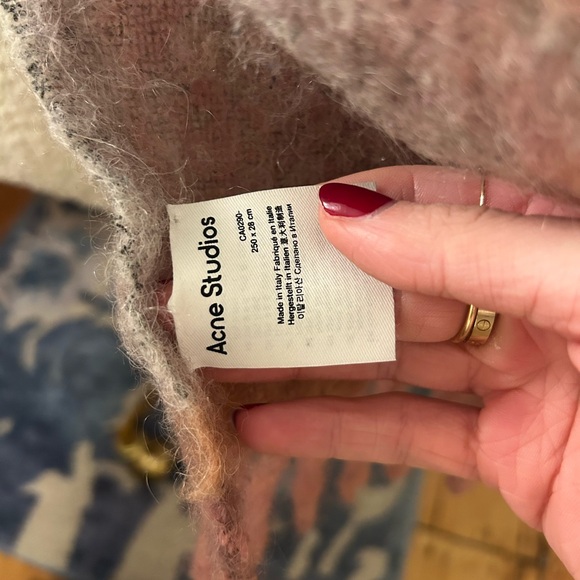 Acne Studios wool mohair scarf in dusty rose - Picture 4 of 4
